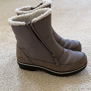 Women’s JBU Taupe and Cream Winter Boots size 6